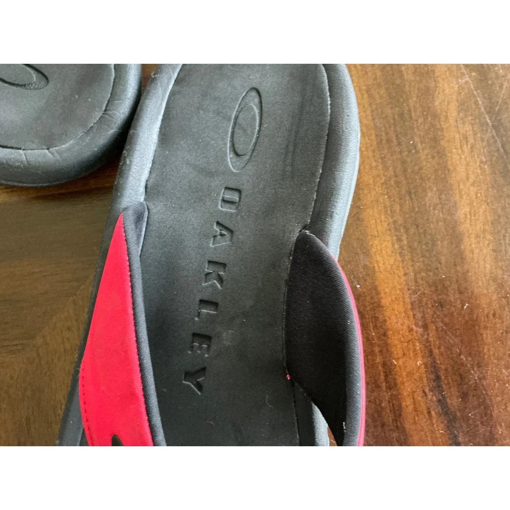 Oakley Flip Flop Sandals Red Black Logo Men Size 11 Sport Beach Slide 15030-455